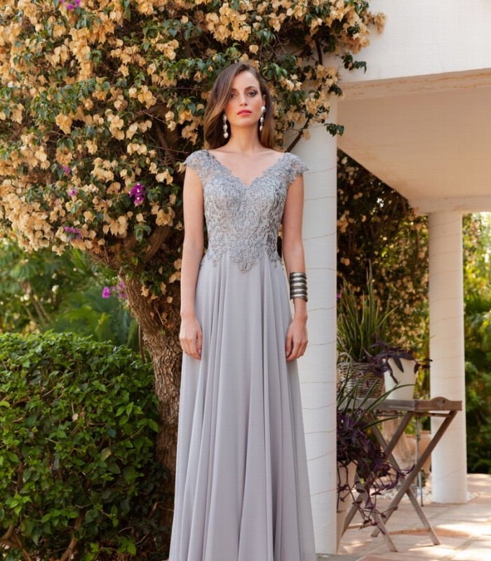 Long dress with embroidered body