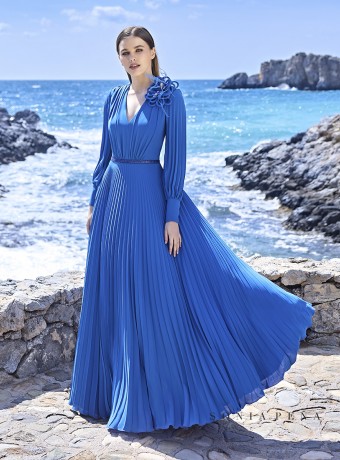 Long pleated V-neckline dress with gigot sleeves and flower brooch