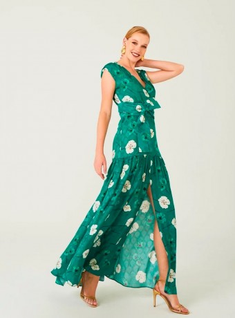 Long dress with flowers on a green background Dolores Promesass